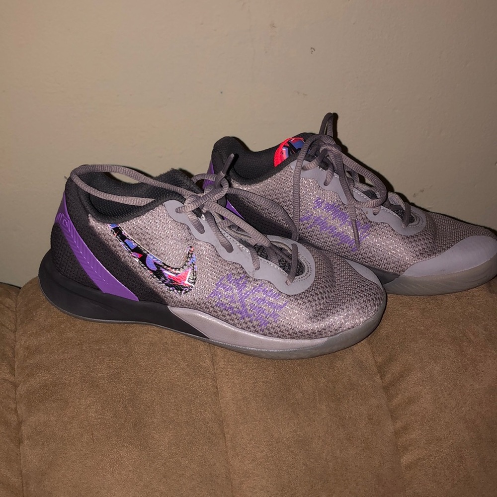 Girls Nike Basketball Shoe Size 3